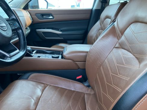 Used 2023 Nissan Pathfinder Platinum AWD/4WD image 11
