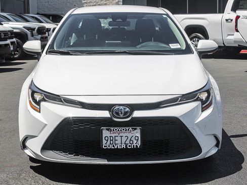 Used 2022 Toyota Corolla LE FWD image 2