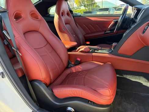 Used 2016 Nissan GT-R Premium image 26