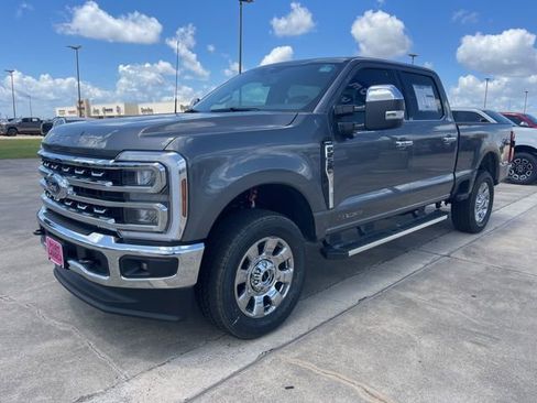 New 2025 Ford F250 Lariat w/ Chrome Package image 3