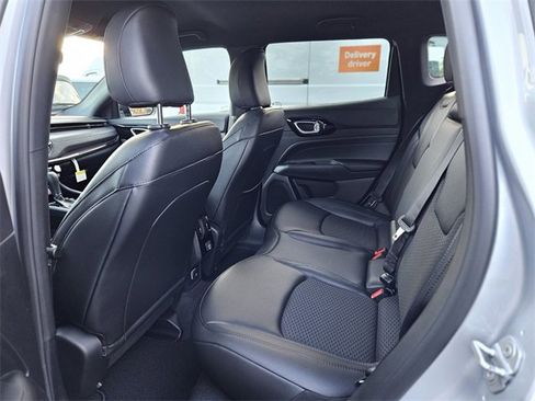 New 2026 Jeep Compass Latitude image 5
