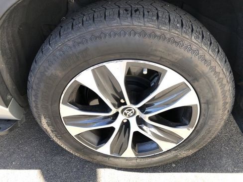 Used 2020 Toyota Highlander XLE image 15