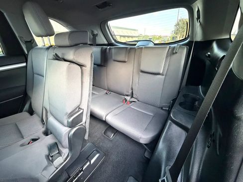 Used 2014 Toyota Highlander LE FWD image 11