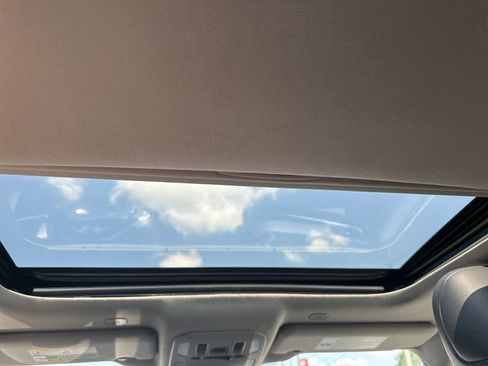 Used 2024 Toyota Highlander XLE image 17