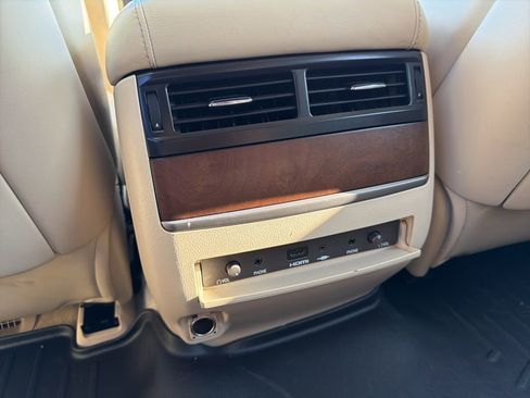 Used 2020 Lexus LX 570 4WD w/ Luxury Package image 39