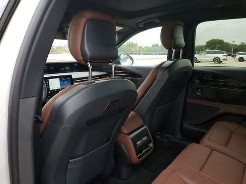 New 2026 Lincoln Nautilus Reserve AWD/4WD image 9
