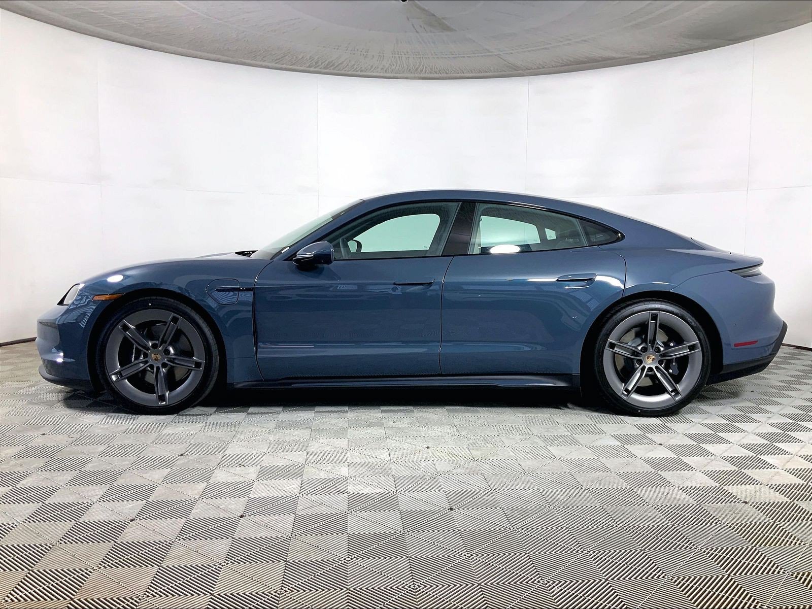 Certified 2025 Porsche Taycan AWD/4WD image 2