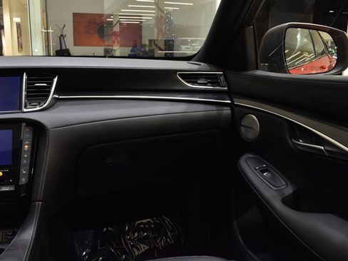 New 2025 INFINITI QX50 Sport image 15