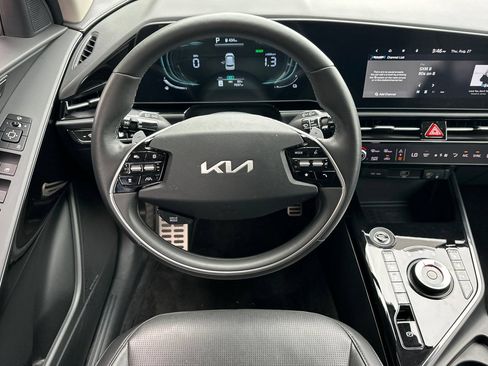 Certified 2024 Kia Niro SX Touring FWD image 11