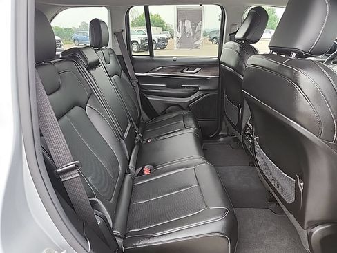 Used 2023 Jeep Grand Cherokee Limited w/ Luxury Tech Group II AWD/4WD image 55