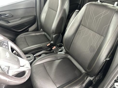 Used 2017 Chevrolet Trax LT w/ LT Convenience Package AWD/4WD image 21