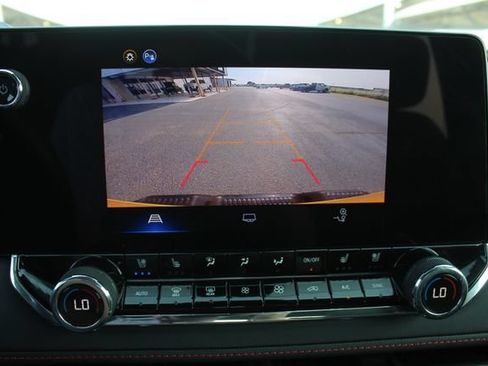 Used 2025 Chevrolet Colorado Z71 w/ Z71 Convenience Package 2 AWD/4WD image 28
