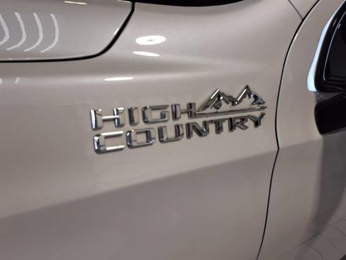 Used 2024 Chevrolet Tahoe High Country AWD/4WD image 6