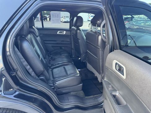 Used 2014 Ford Explorer XLT w/ Equipment Group 202A FWD image 13