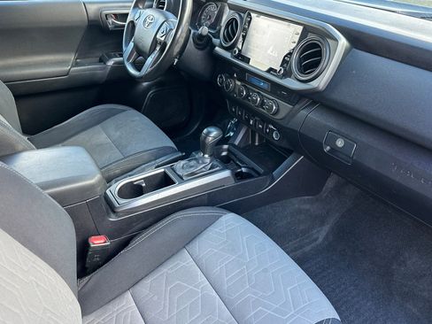Used 2021 Toyota Tacoma TRD Off-Road w/ Technology Package image 18