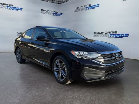 Used 2022 Volkswagen Jetta SE image 3