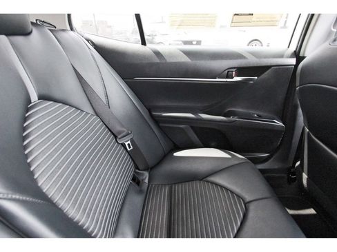 Used 2020 Toyota Camry SE FWD image 11