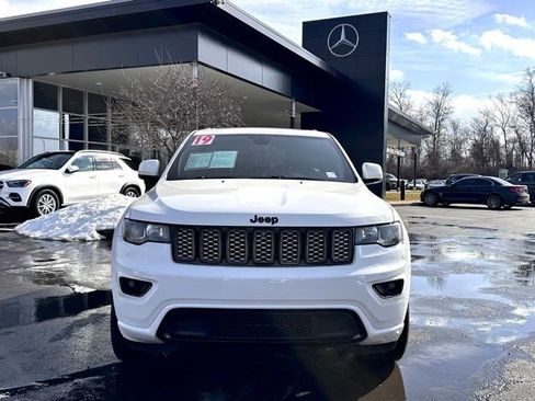 Used 2019 Jeep Grand Cherokee Altitude image 2