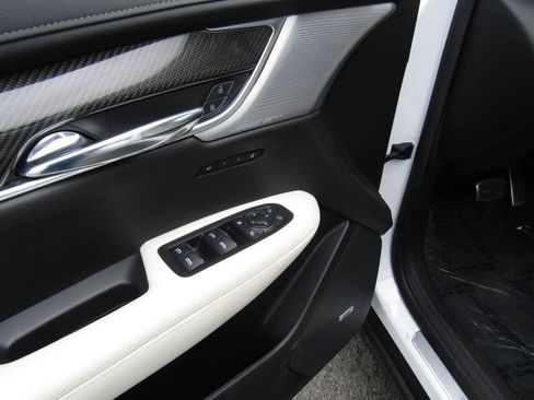 Used 2020 Cadillac XT6 Sport AWD/4WD image 21