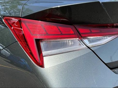 Used 2025 Hyundai Elantra Limited FWD image 23