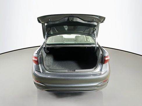 Used 2024 Volkswagen Jetta SE FWD image 32