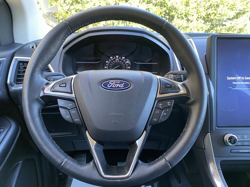 Used 2024 Ford Edge Titanium image 18