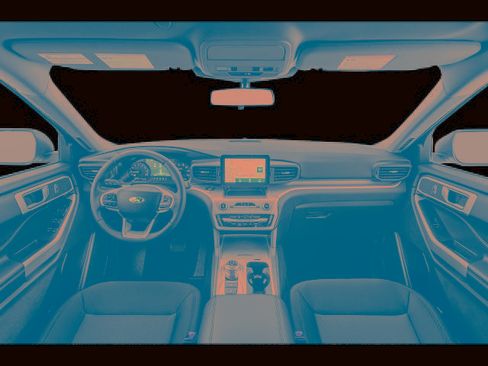 Certified 2023 Ford Explorer XLT RWD image 5