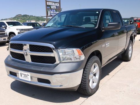 Used 2017 RAM 1500 Classic SLT image 2