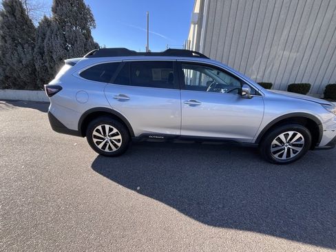 Used 2022 Subaru Outback Premium image 8