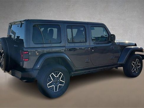 Used 2025 Jeep Wrangler Sahara image 2