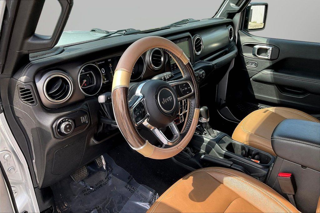 Used 2023 Jeep Gladiator Rubicon w/ Cold Weather Group AWD/4WD image 18