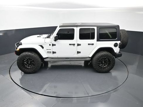 Used 2019 Jeep Wrangler Unlimited Sahara AWD/4WD image 17
