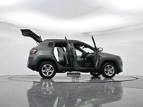 Used 2024 Jeep Compass Latitude AWD/4WD image 52