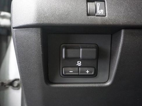 Used 2025 Chevrolet Colorado ZR2 w/ Technology Package AWD/4WD image 13