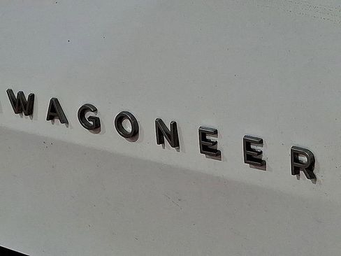 Used 2023 Jeep Wagoneer Series III w/ Premium Group I image 25