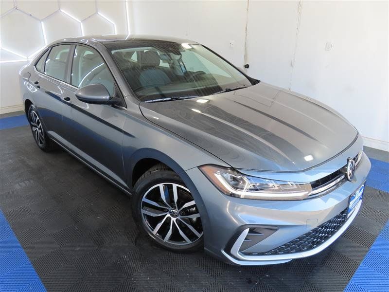 Used 2026 Volkswagen Jetta SE FWD image 5