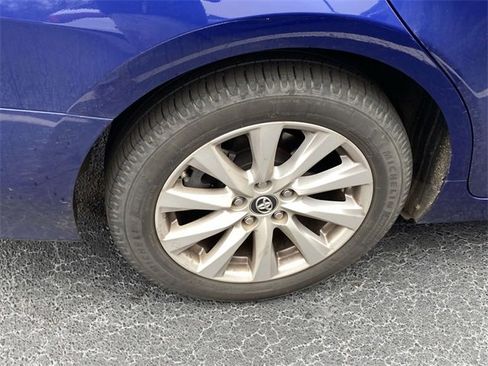 Used 2018 Toyota Camry LE image 9