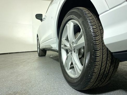 Used 2020 Audi Q3 2.0T Premium Plus w/ Premium Plus Package image 3