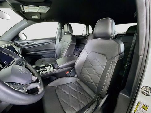 Used 2024 Volkswagen Atlas Cross Sport SE FWD image 13