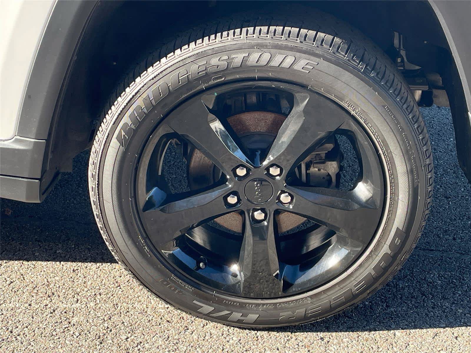 Used 2023 Jeep Grand Cherokee Altitude AWD/4WD image 11