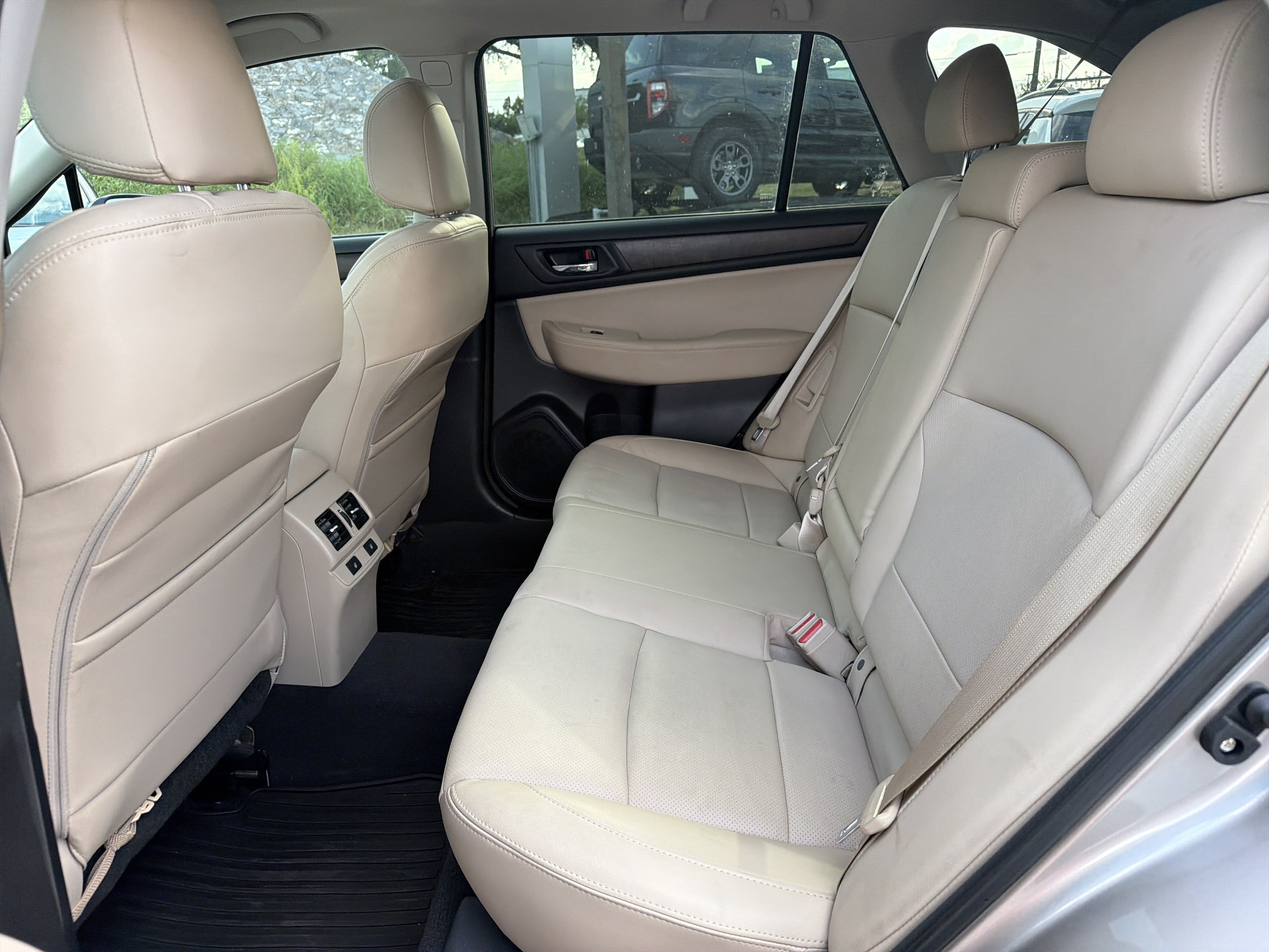 Used 2016 Subaru Outback 3.6R Limited AWD/4WD image 26