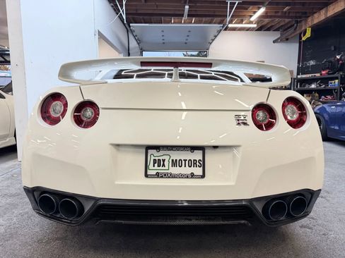 Used 2015 Nissan GT-R Premium image 6