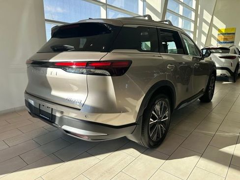 New 2026 INFINITI QX60 Luxe w/ Family Package image 8