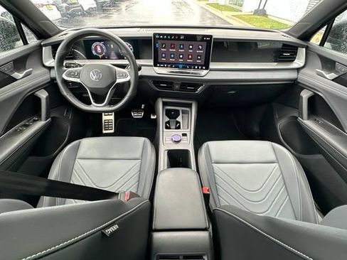 Certified 2025 Volkswagen Tiguan SE R-Line AWD/4WD image 27