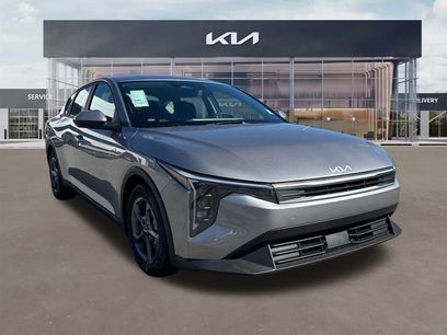 New 2025 Kia K4 LXS