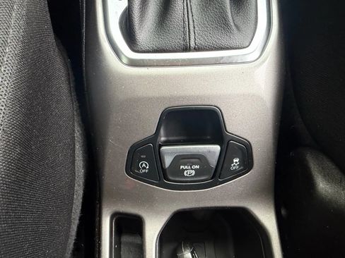 Used 2022 Jeep Renegade Sport w/ Sport Appearance Group image 22