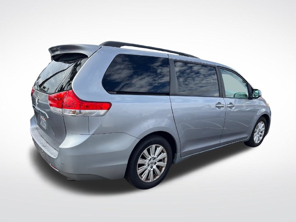 Used 2011 Toyota Sienna Limited w/ Premium Pkg FWD image 5