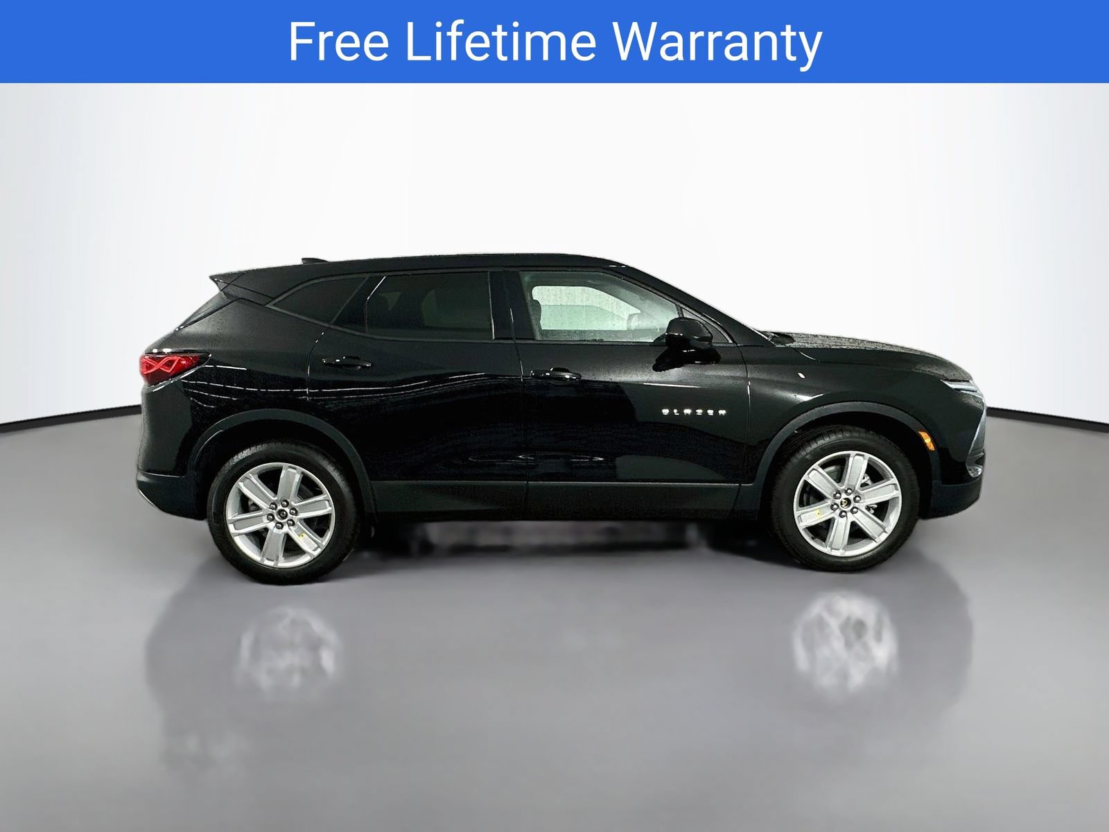 New 2026 Chevrolet Blazer LT w/ LPO, Black Sport Package AWD/4WD image 9
