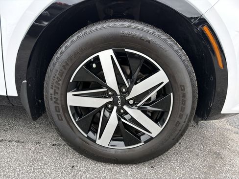 Used 2023 Kia Sorento S w/ Panoramic Sunroof Package image 13