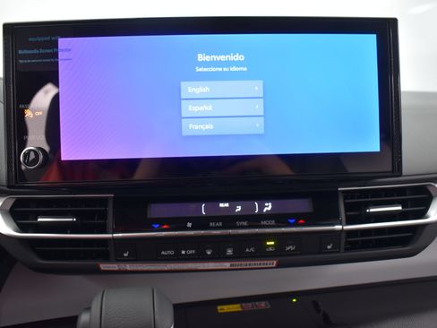Used 2026 Toyota Sienna XLE FWD image 16